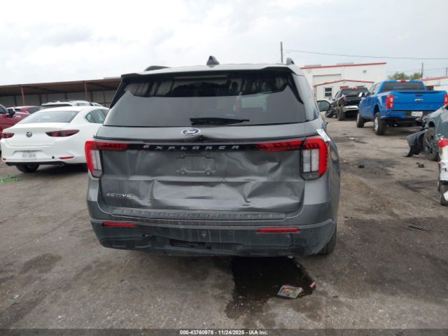 Ford Explorer Active Image 9