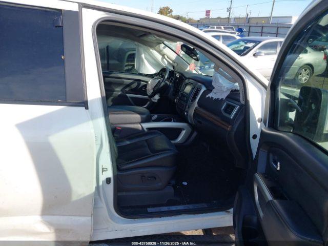 Nissan Titan Sl Image 9