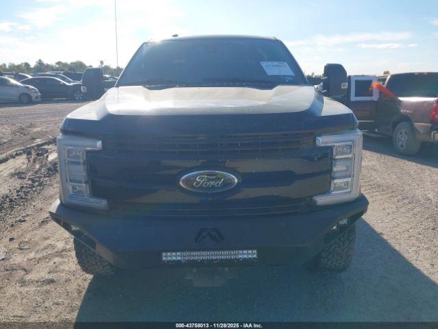 Ford F-250 Lariat Image 11