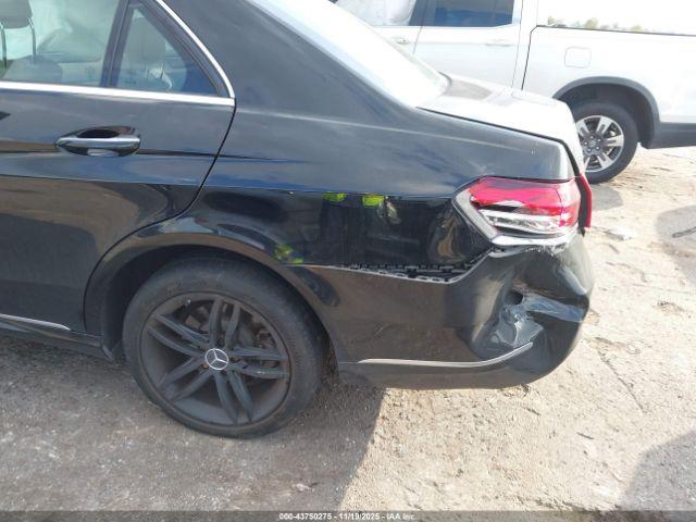 Mercedes-Benz E-Class Image 12