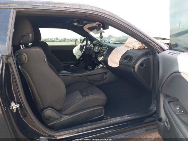 Dodge Challenger Image 3