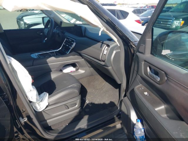 Nissan Armada Sv 2wd Image 5