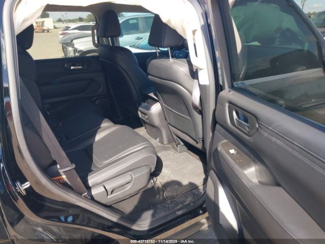 Nissan Armada Sv 2wd Image 7