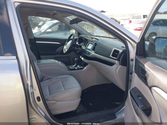 Toyota Highlander Le Image 7