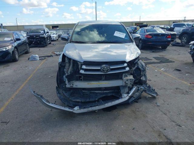 Toyota Highlander Le Image 9