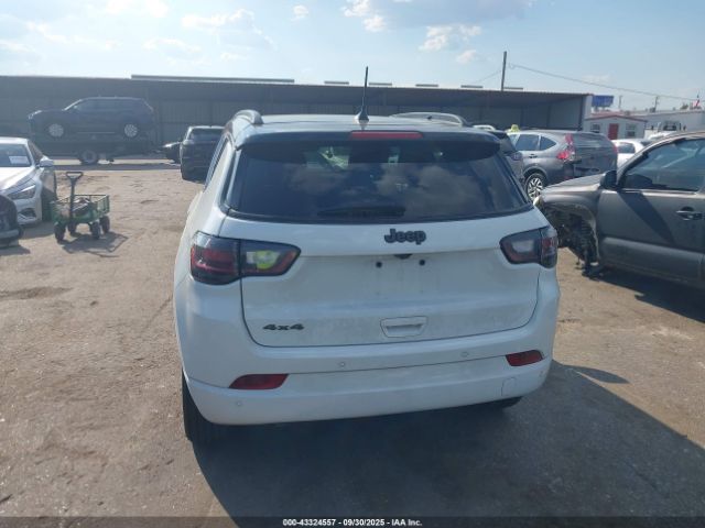 Jeep Compass Limited 4x4 Image 3