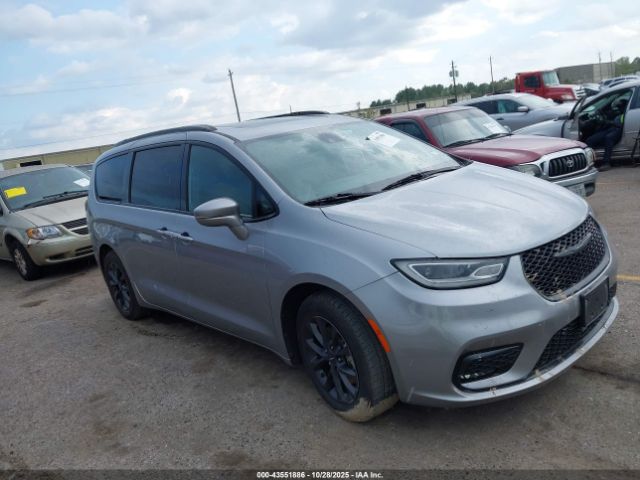 Chrysler Pacifica Touring L Image 1