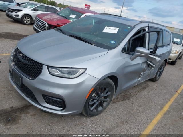 Chrysler Pacifica Touring L Image 5