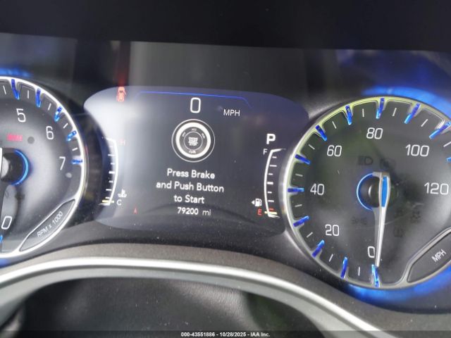 Chrysler Pacifica Touring L Image 10