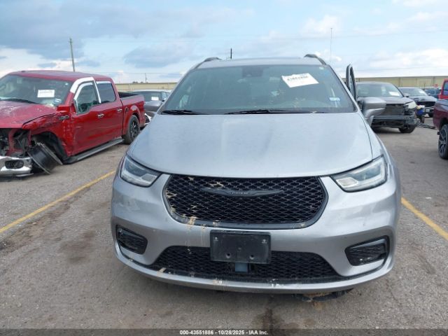 Chrysler Pacifica Touring L Image 11