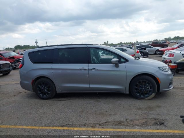 Chrysler Pacifica Touring L Image 12