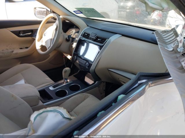 Nissan Altima Image 11