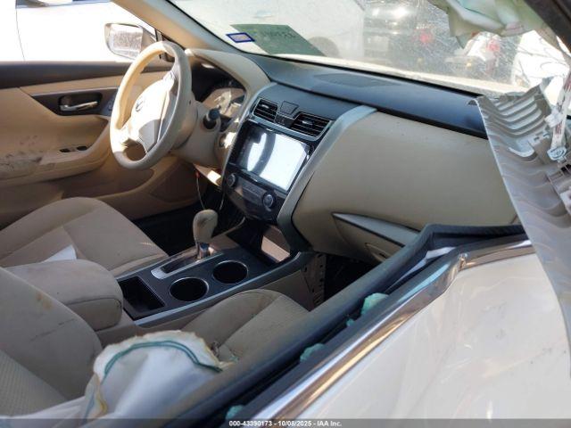 Nissan Altima Image 11