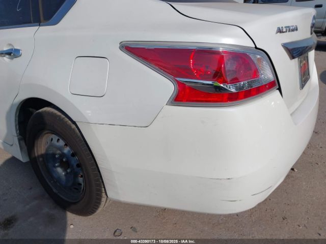 Nissan Altima Image 13