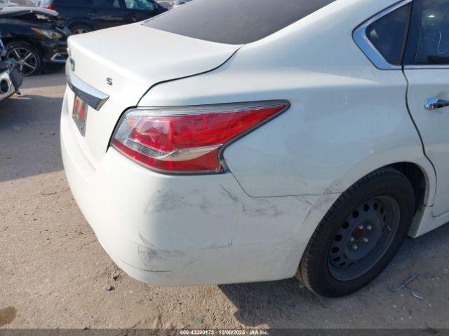 Nissan Altima Image 14