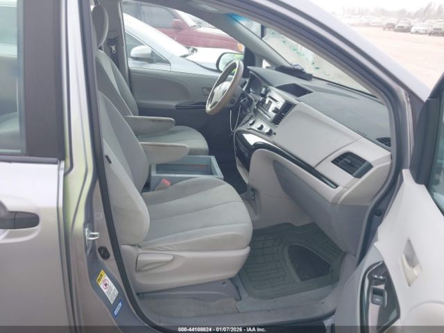 Toyota Sienna Base 7 Passenger Image 6