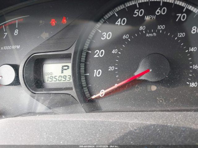 Toyota Sienna Base 7 Passenger Image 5