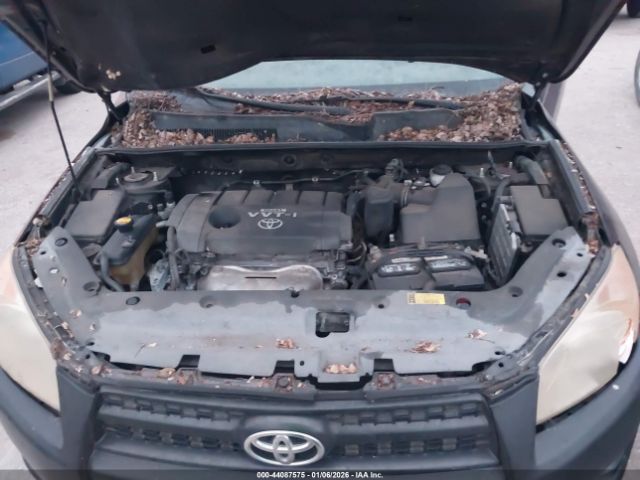 Toyota RAV4 Image 2