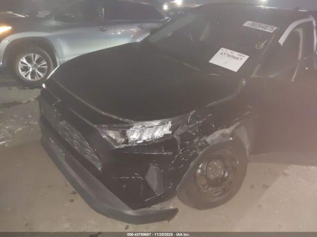 Toyota RAV4 Le Image 5