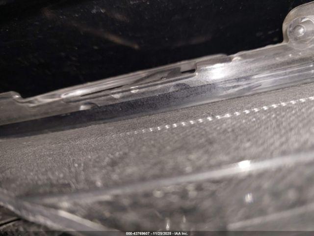 Toyota RAV4 Le Image 10