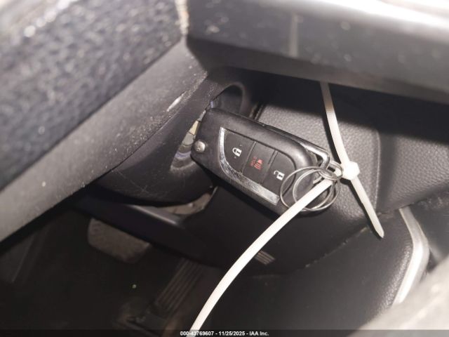 Toyota RAV4 Le Image 6