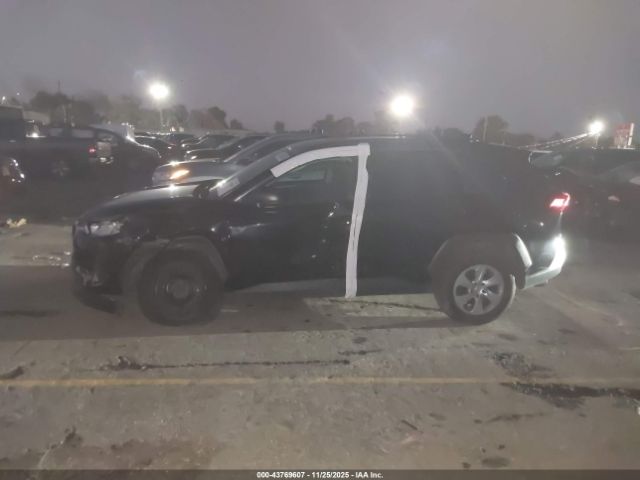 Toyota RAV4 Le Image 11