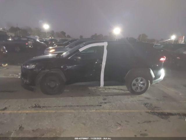 Toyota RAV4 Le Image 11