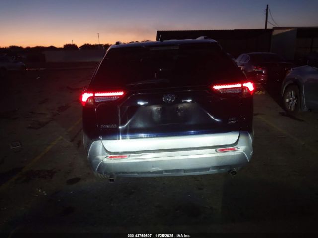 Toyota RAV4 Le Image 15