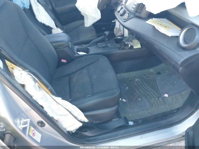 Toyota RAV4 Le Image 13