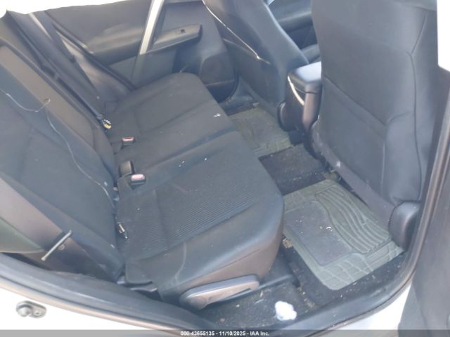 Toyota RAV4 Le Image 10