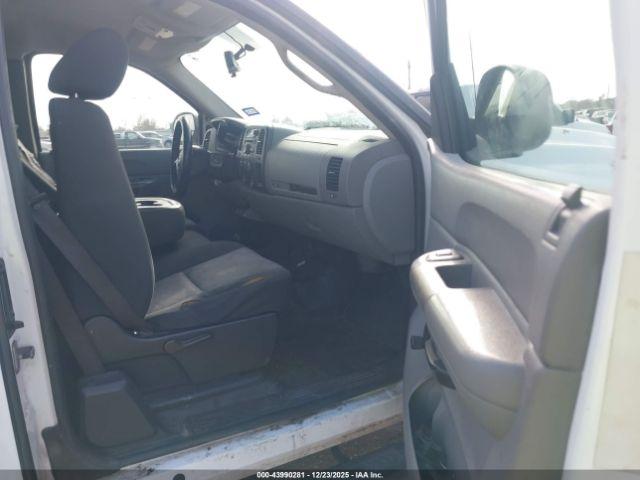 Chevrolet Silverado 2500 Work Truck Image 4