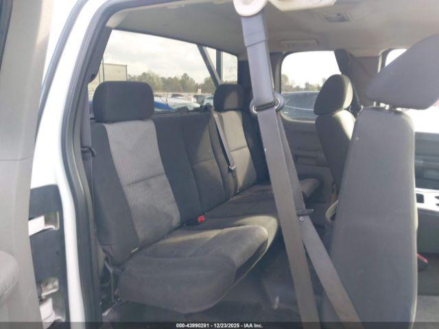 Chevrolet Silverado 2500 Work Truck Image 16