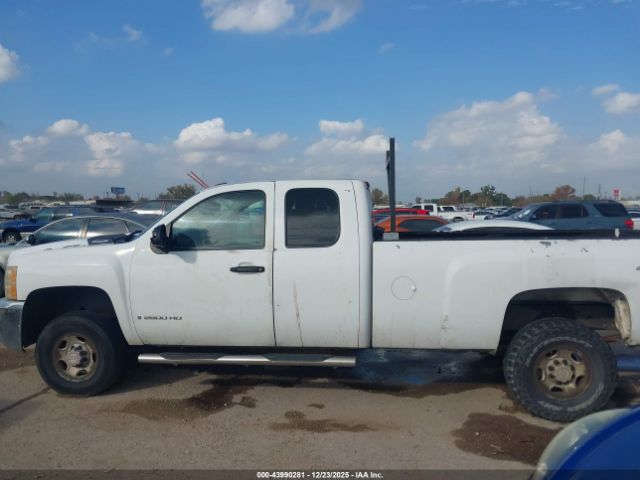 Chevrolet Silverado 2500 Work Truck Image 9