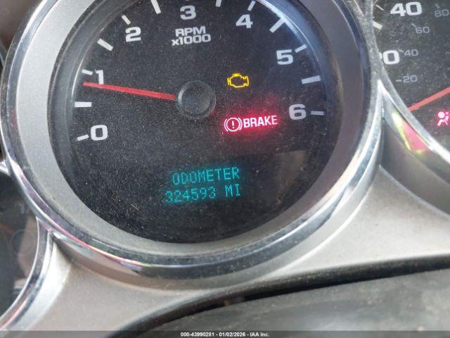 Chevrolet Silverado 2500 Work Truck Image 10