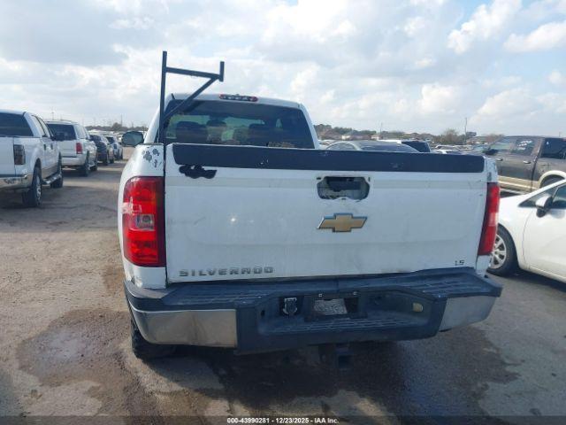 Chevrolet Silverado 2500 Work Truck Image 12