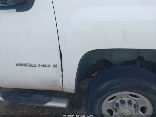 Chevrolet Silverado 2500 Work Truck Image 14