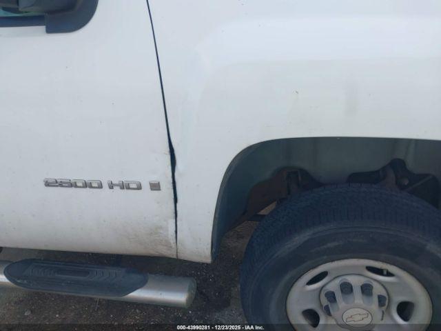 Chevrolet Silverado 2500 Work Truck Image 14