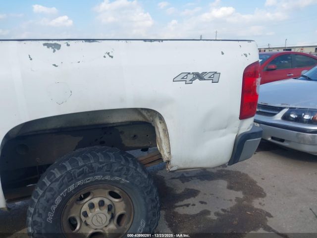 Chevrolet Silverado 2500 Work Truck Image 17