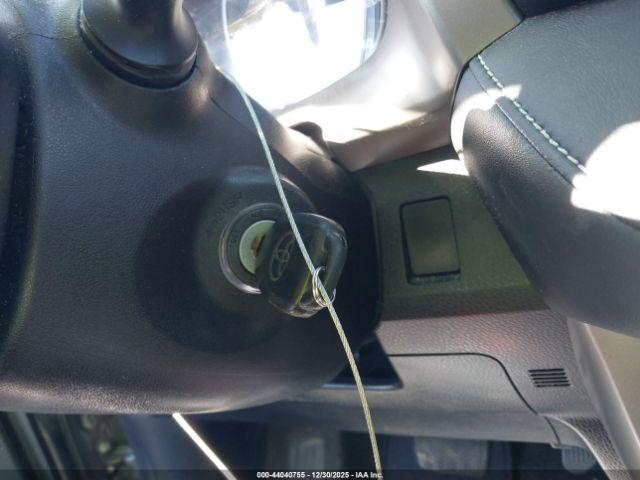 Toyota RAV4 Xle Image 10