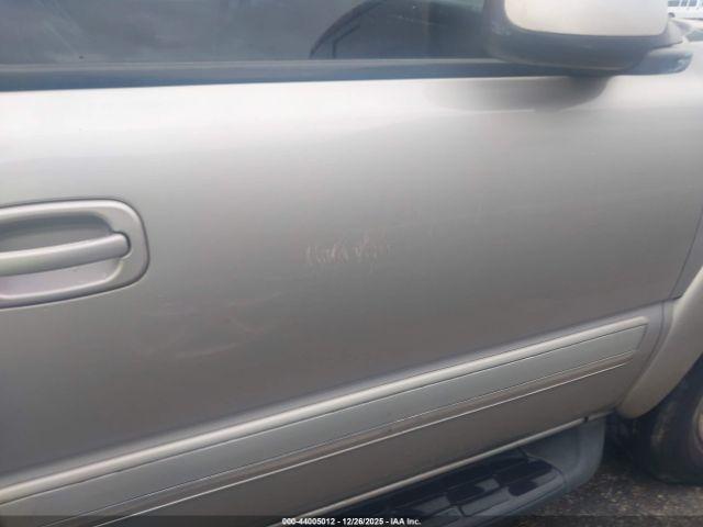 Chevrolet Suburban 1500 Lt Image 13