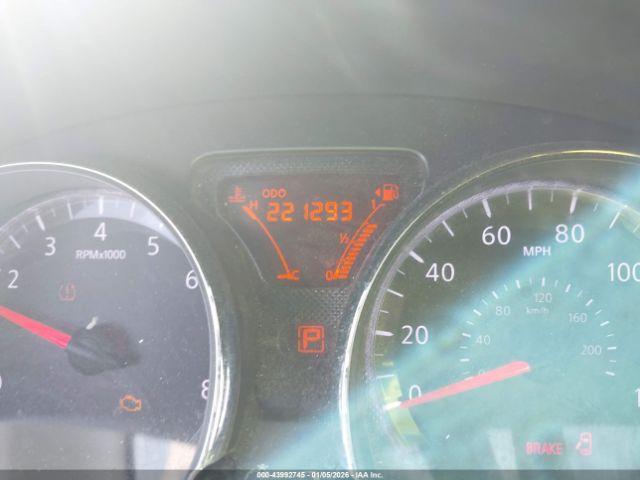 Nissan Versa 1.6 Sv Image 2