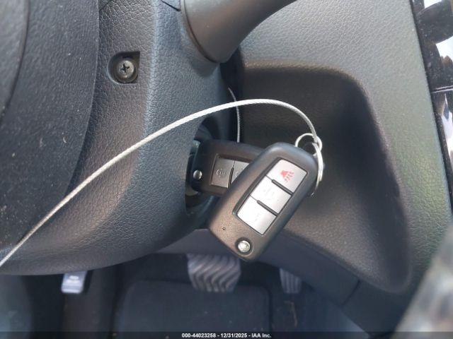 Nissan Rogue S Image 7