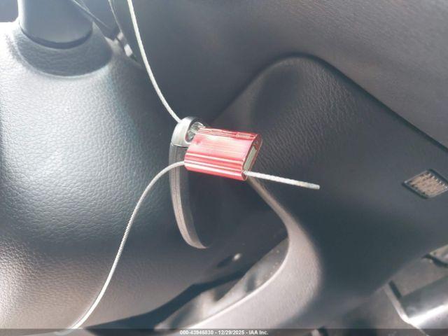 Nissan Pathfinder S Image 6