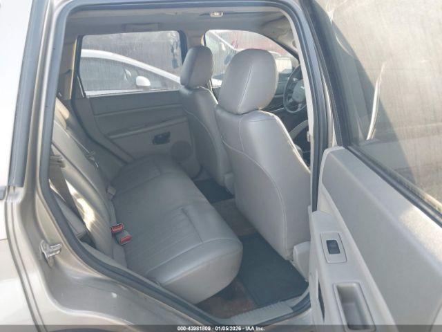 Jeep Grand Cherokee Laredo Image 2