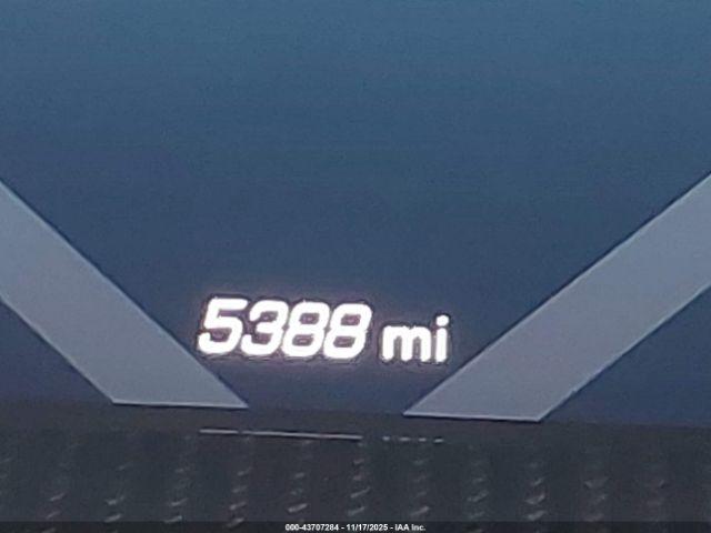 Chevrolet Corvette Rwd  2lt Image 11