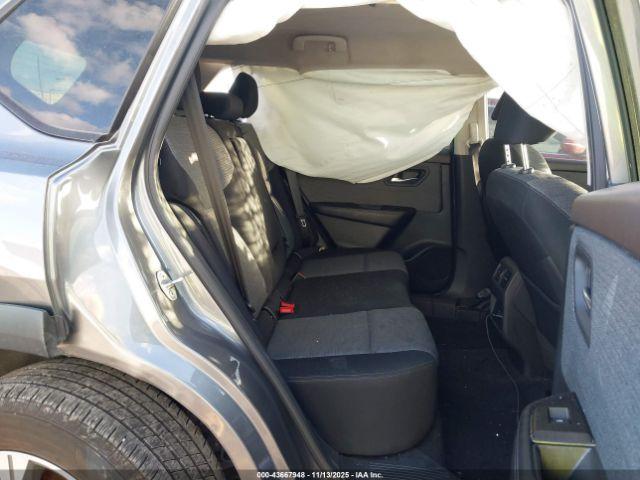 Nissan Rogue Sv Fwd Image 2