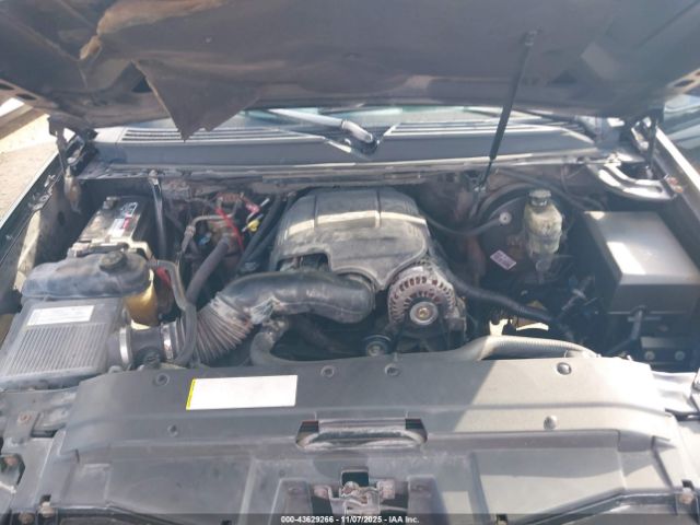 Chevrolet Suburban 1500 Ls Image 14