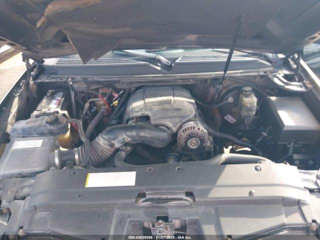 Chevrolet Suburban 1500 Ls Image 14