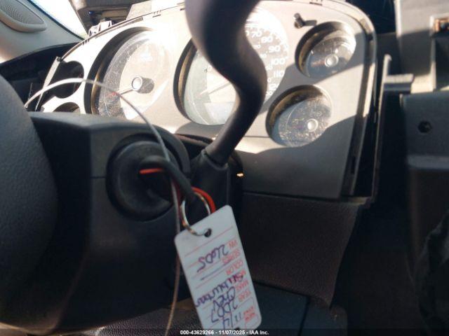 Chevrolet Suburban 1500 Ls Image 11