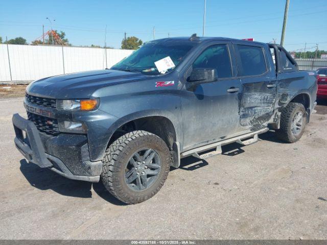 Chevrolet Silverado 1500 4wd  Short Bed Custom Trail Boss Image 3